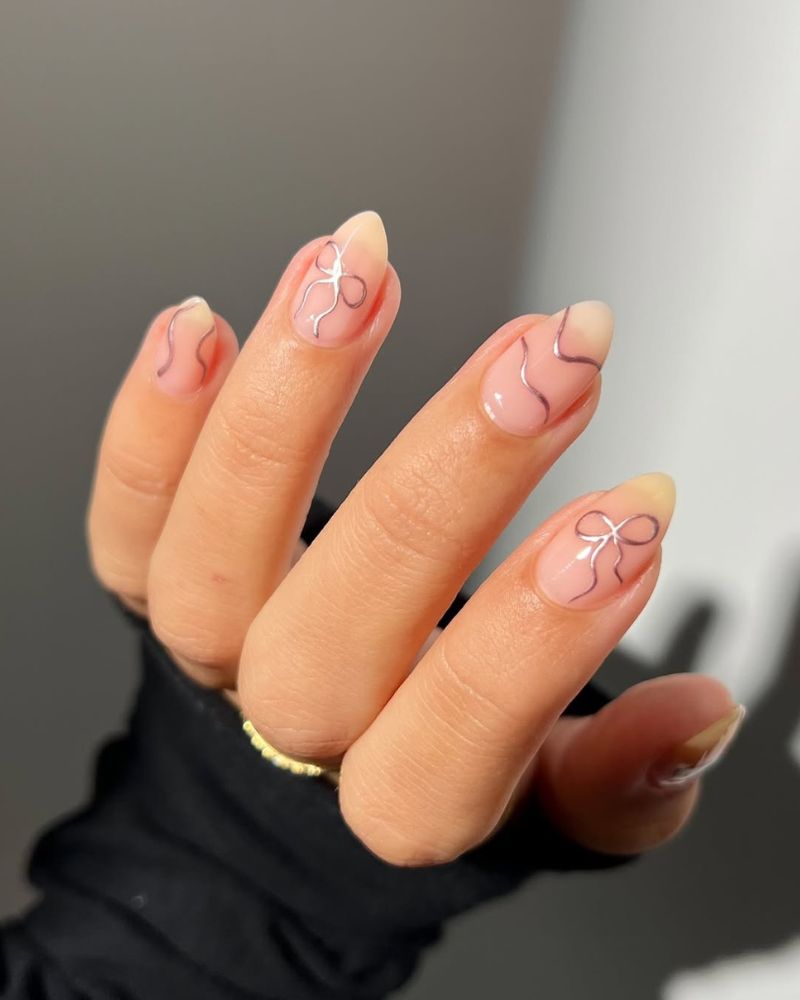 nail art noué minimaliste, manucure propre, ongles simples