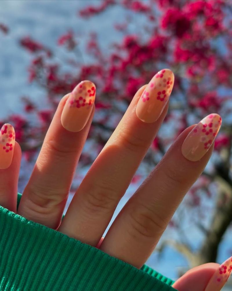 fleurs roses, ongles simples, ongles de printemps