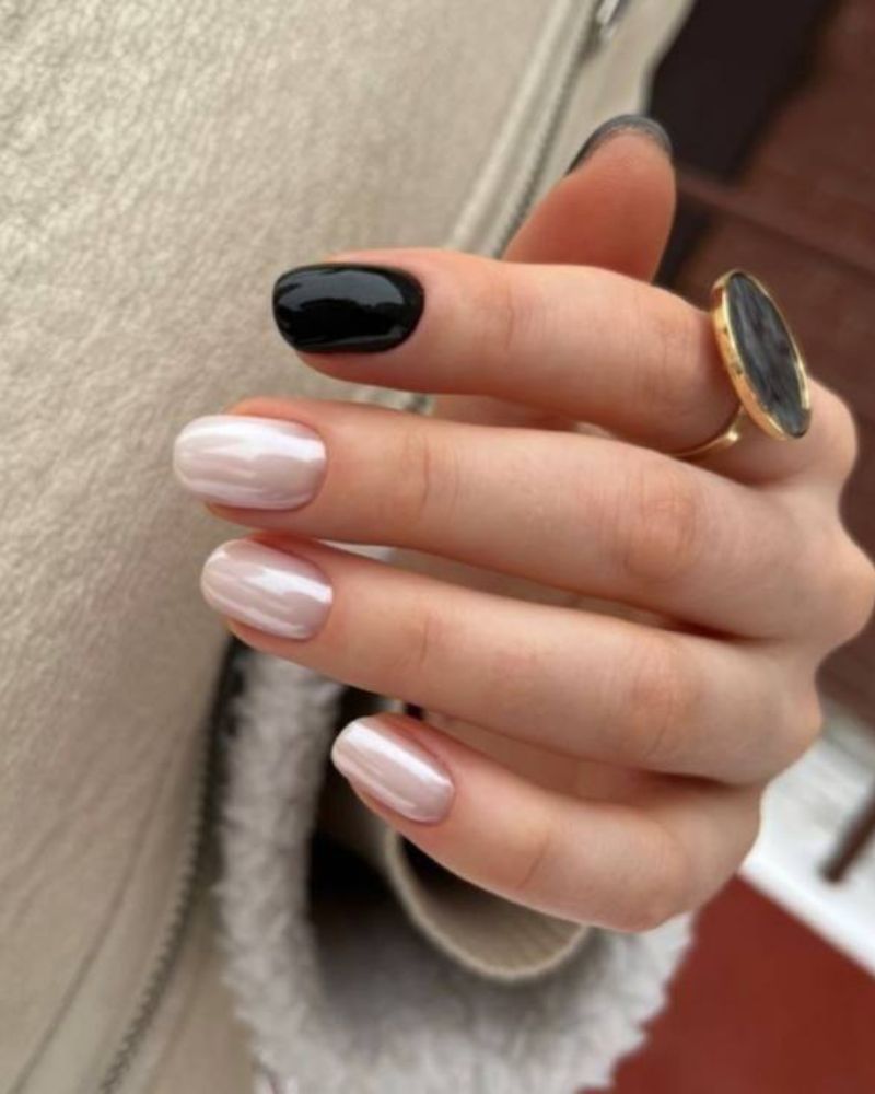 ongles noir et blanc, ongles chrome