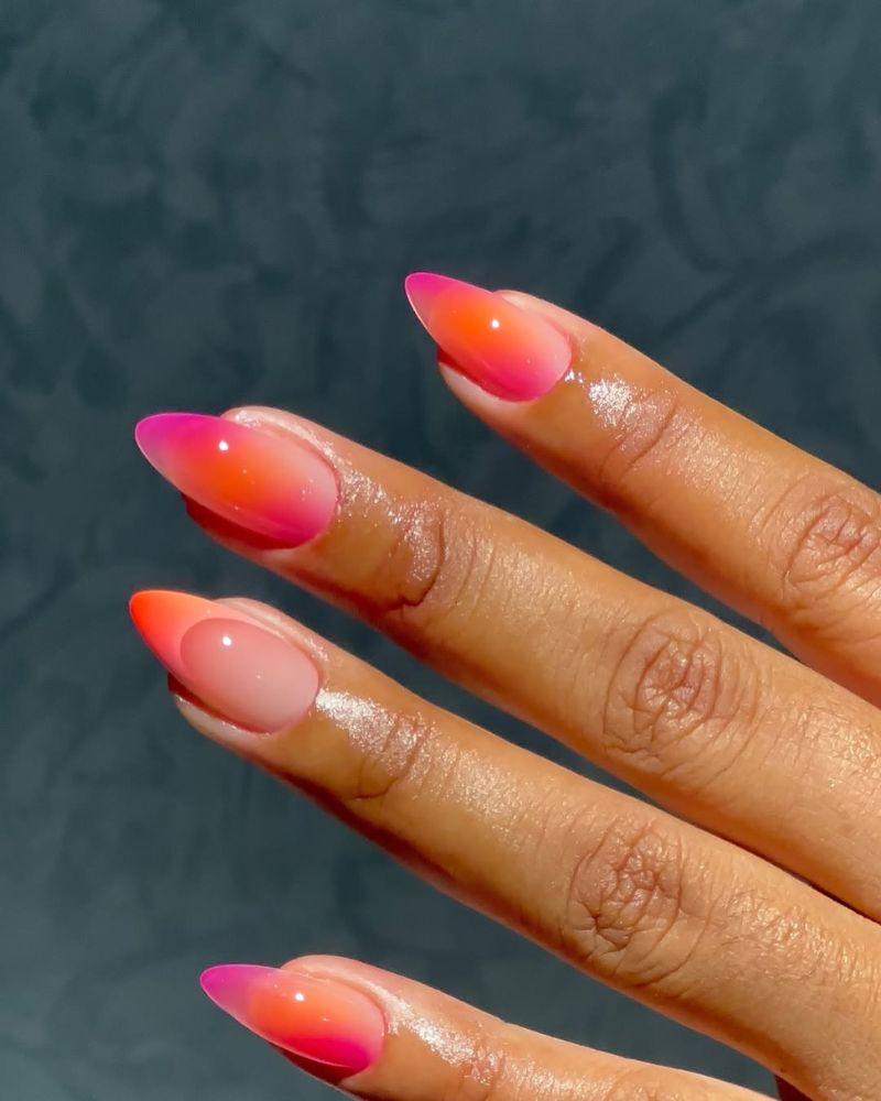 ongles Gel-X avec nail art rose et orange coucher de soleil