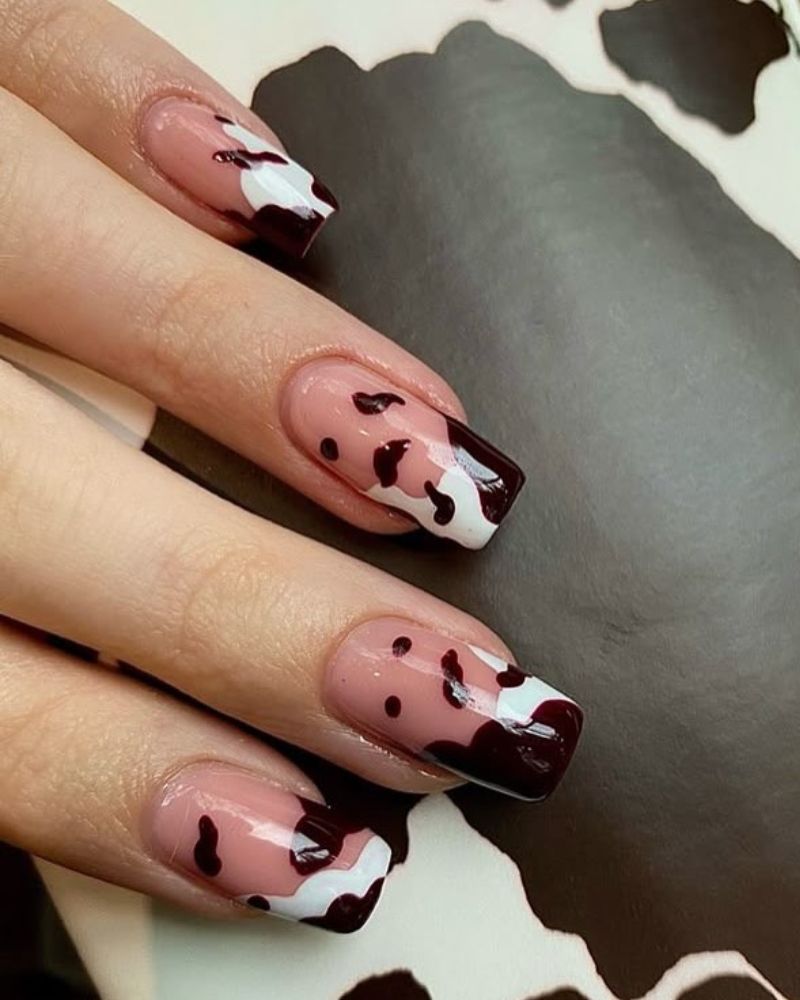 ongles carrés longs avec pointes imprimé vache