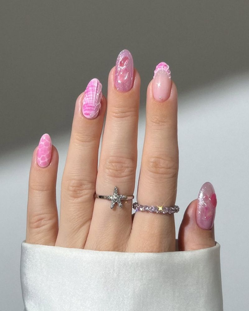 ongles roses d’été, nail art coquillage