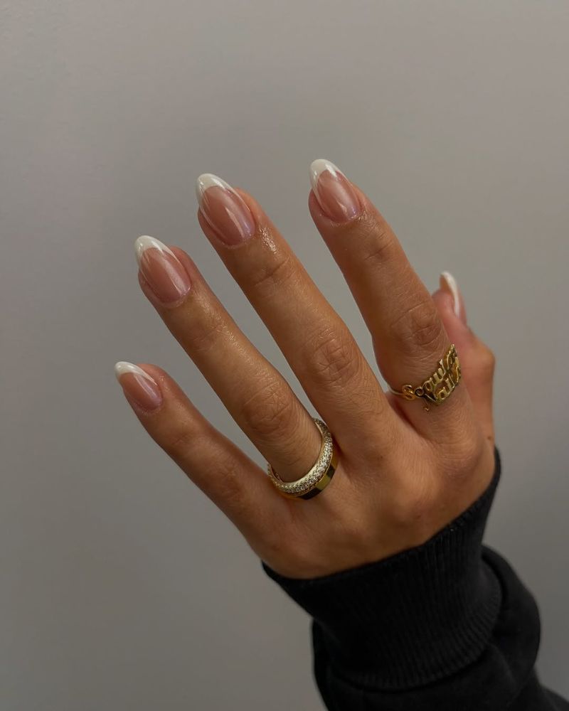 french pointe blanche, ongles chrome