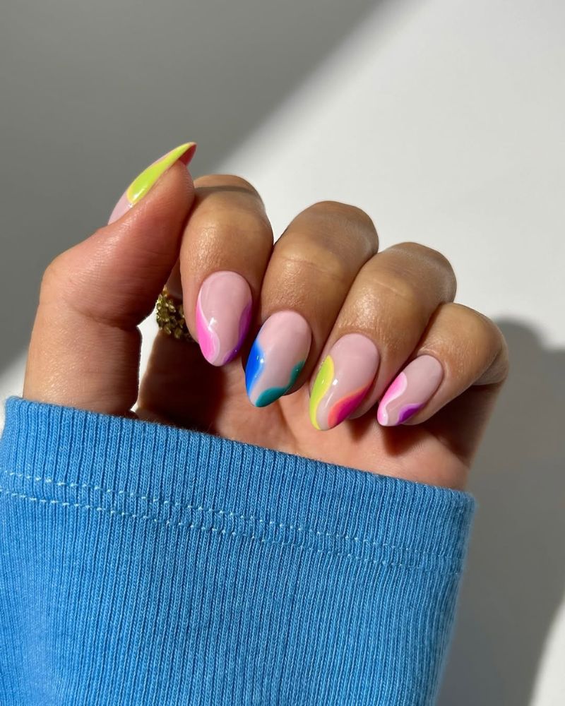 design d’ongles arc-en-ciel, ongles d’été élégants