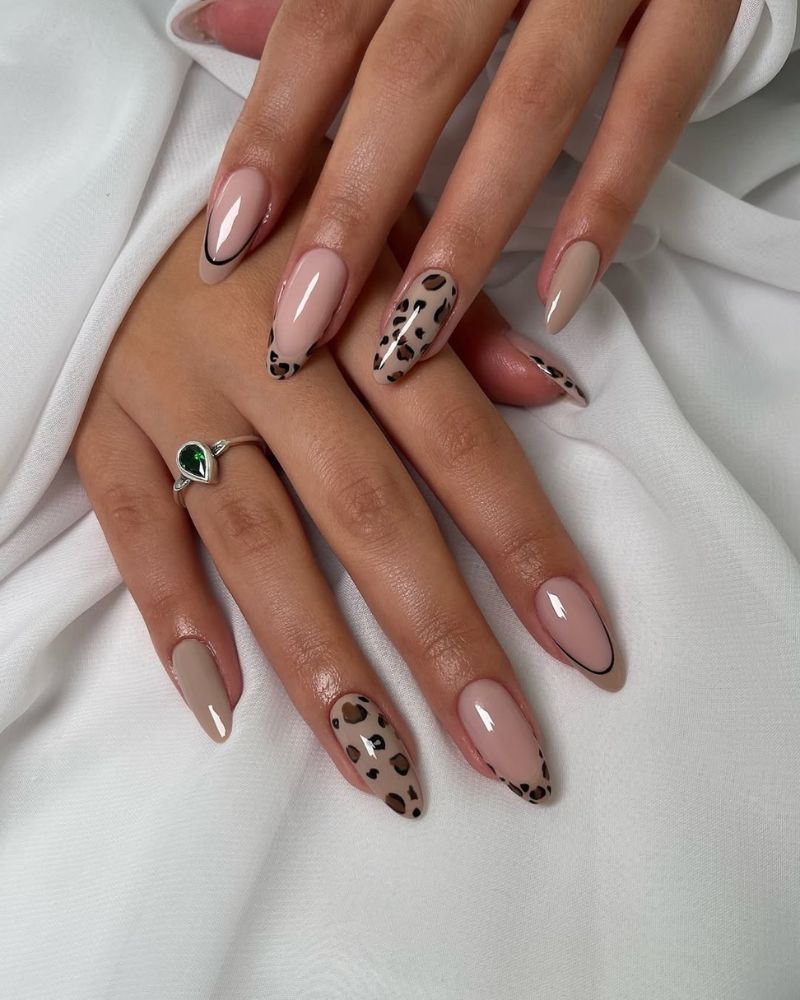 ongles longs en forme amande beige avec nail art imprimé animalier