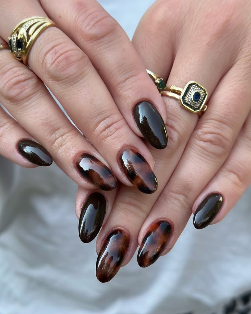 ongles écaille foncés marron simple