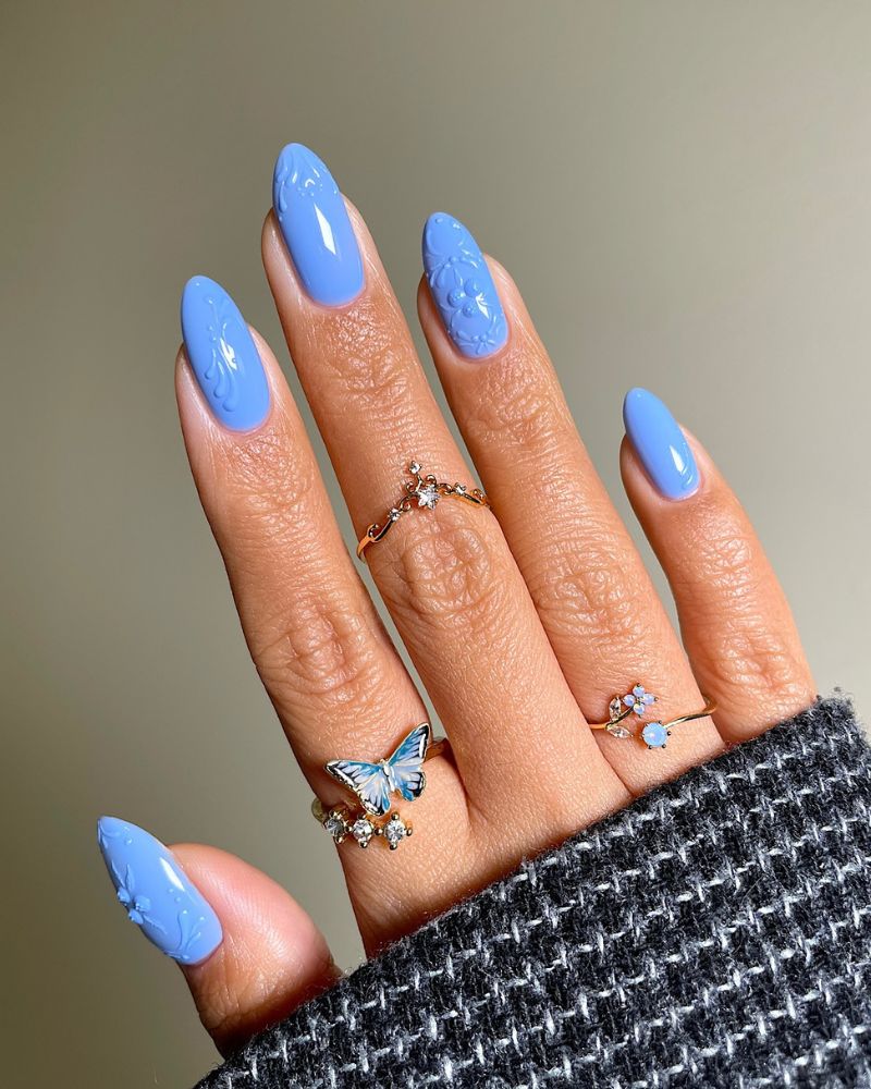 ongles coquettes dans une superbe teinte bleue