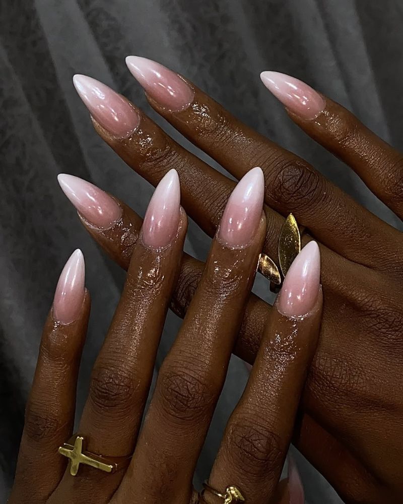 ongles ombrés français, ongles stiletto
