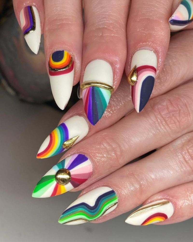 ongles stilettos pointus arc-en-ciel