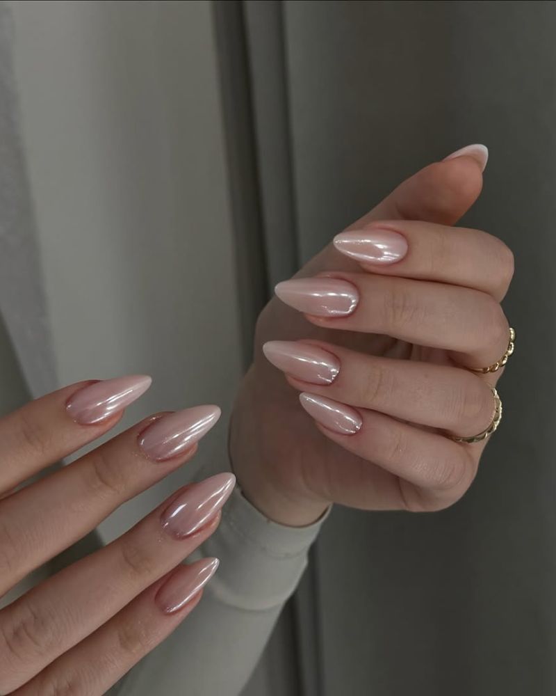 ongles nude chrome, ongles élégants