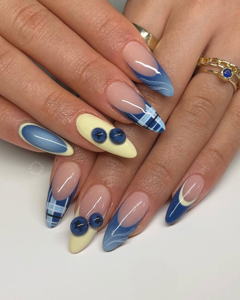 ongles myrtille, ongles bleus