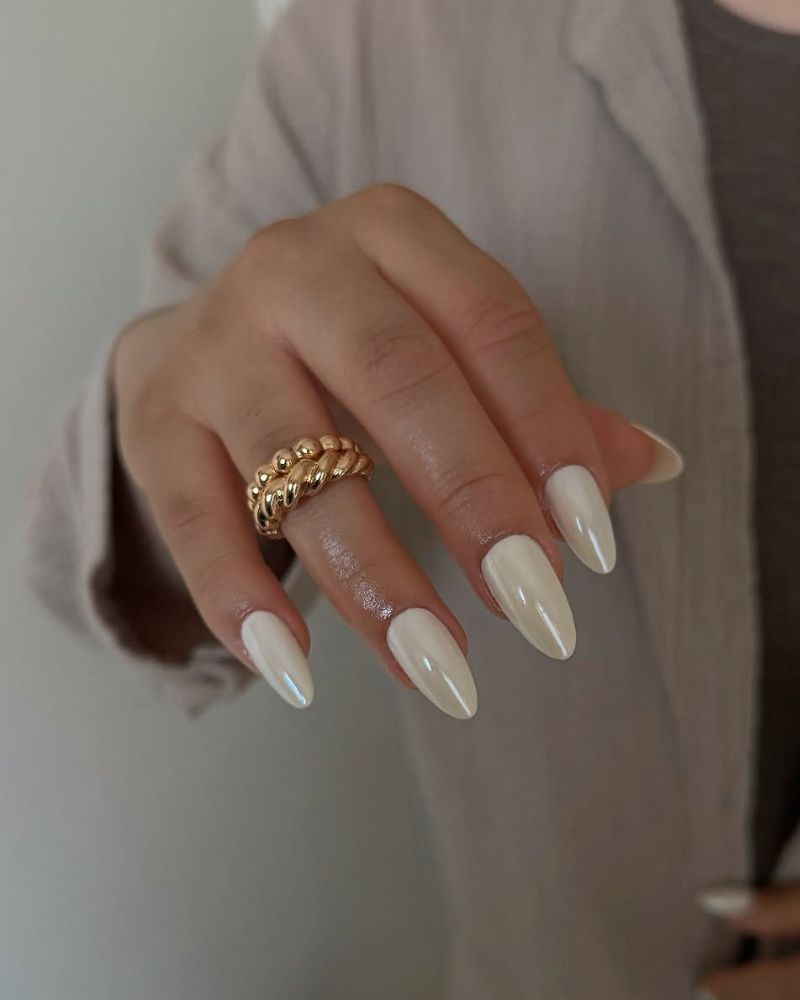 ongles chrome blanc, ongles simples, ongles blancs