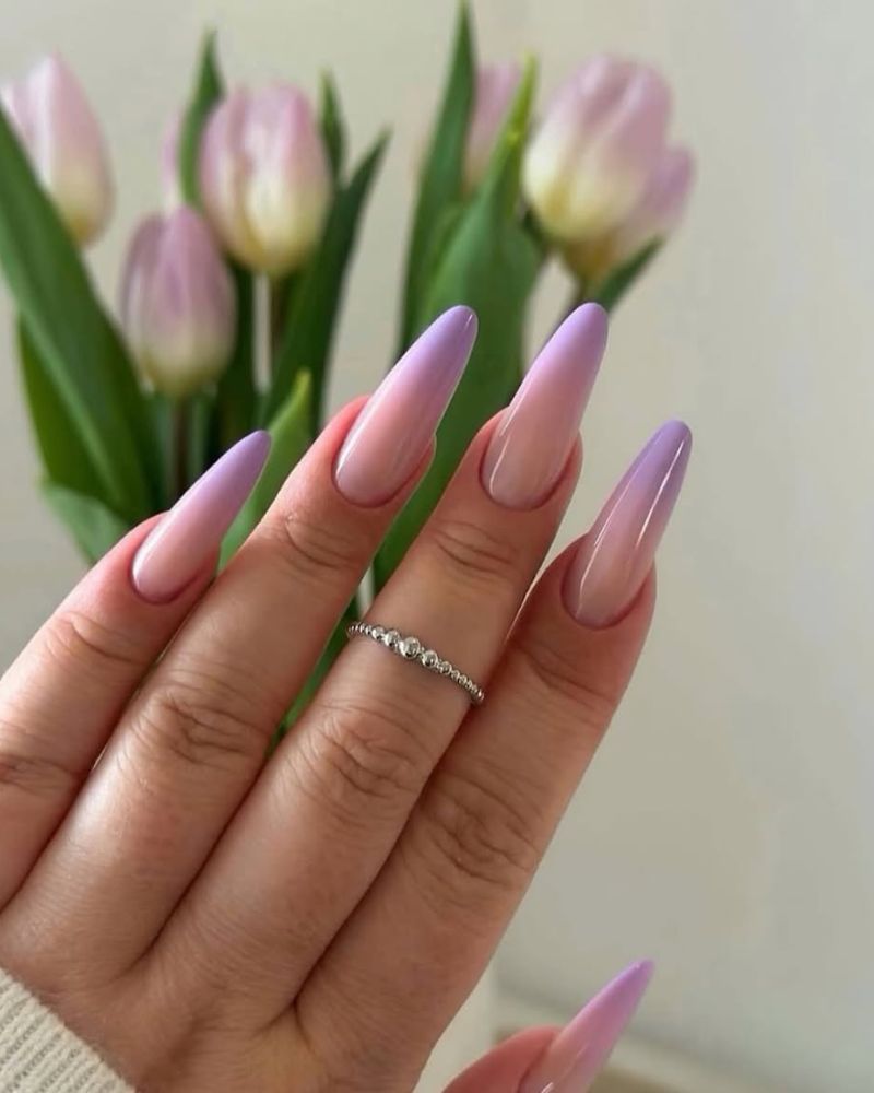 ongles lavande, ongles de printemps, pointes French colorées