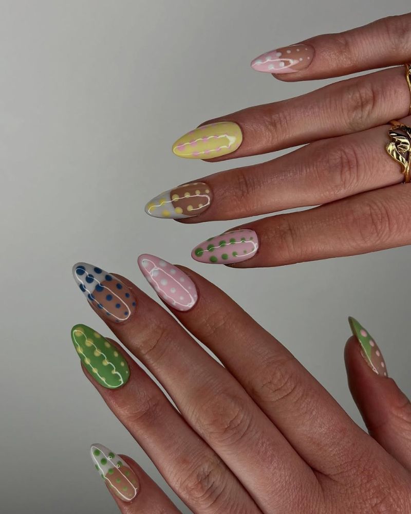 pois ludiques et colorés sur ongles