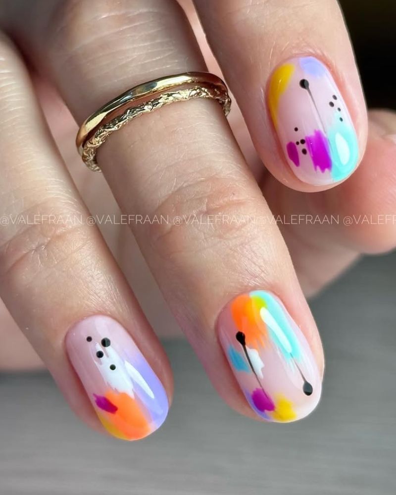 ongles courts d'été avec nail art coloré