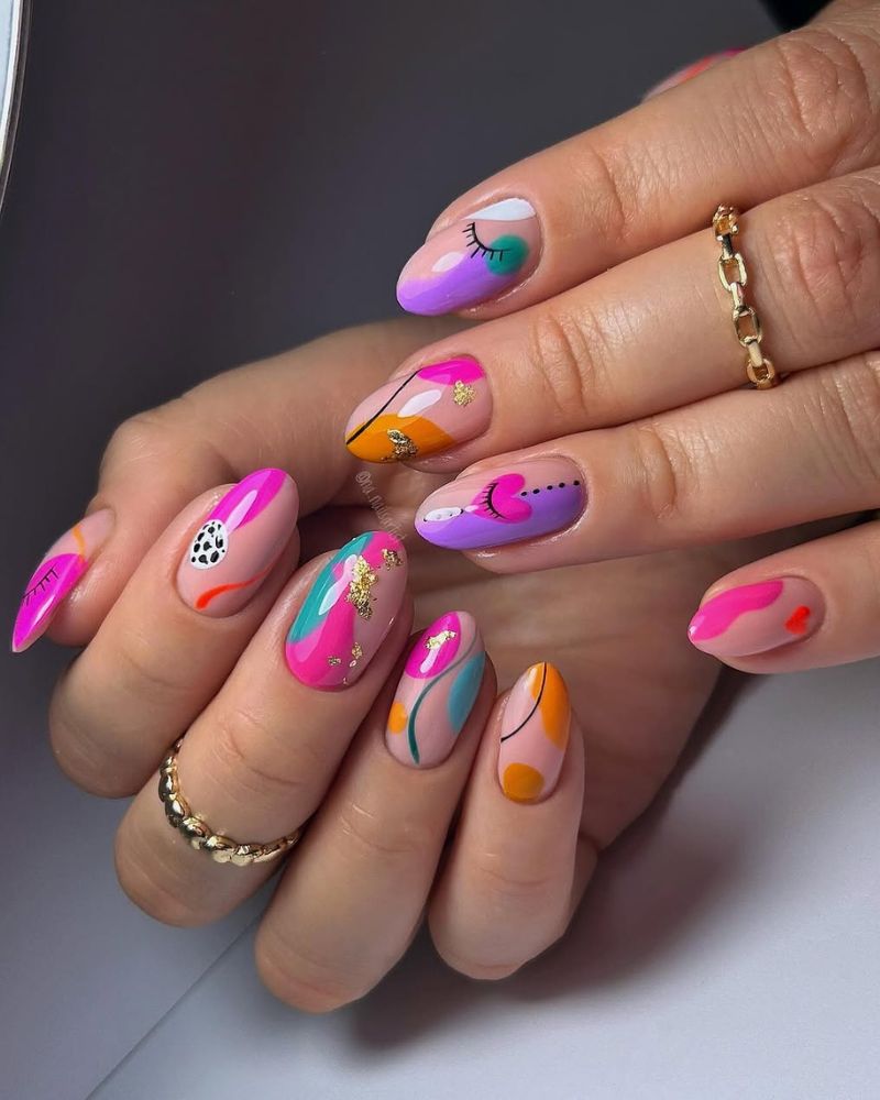 ongles violets, roses et orange abstraits pour l'été