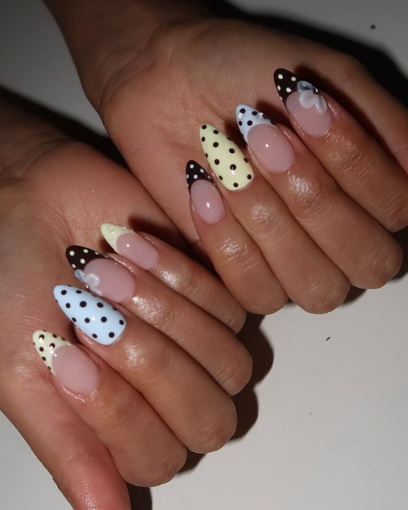 manucure amande avec pois français