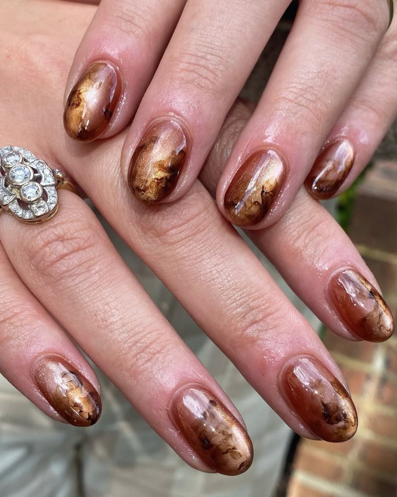 manucure marbre œil de chat avec tons marron
