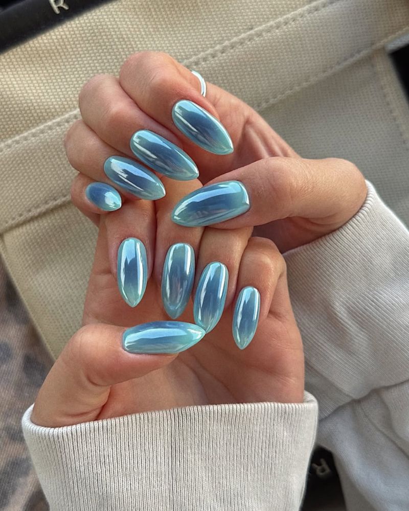 ongles aura bleus, ongles chrome bleus, ongles d'été
