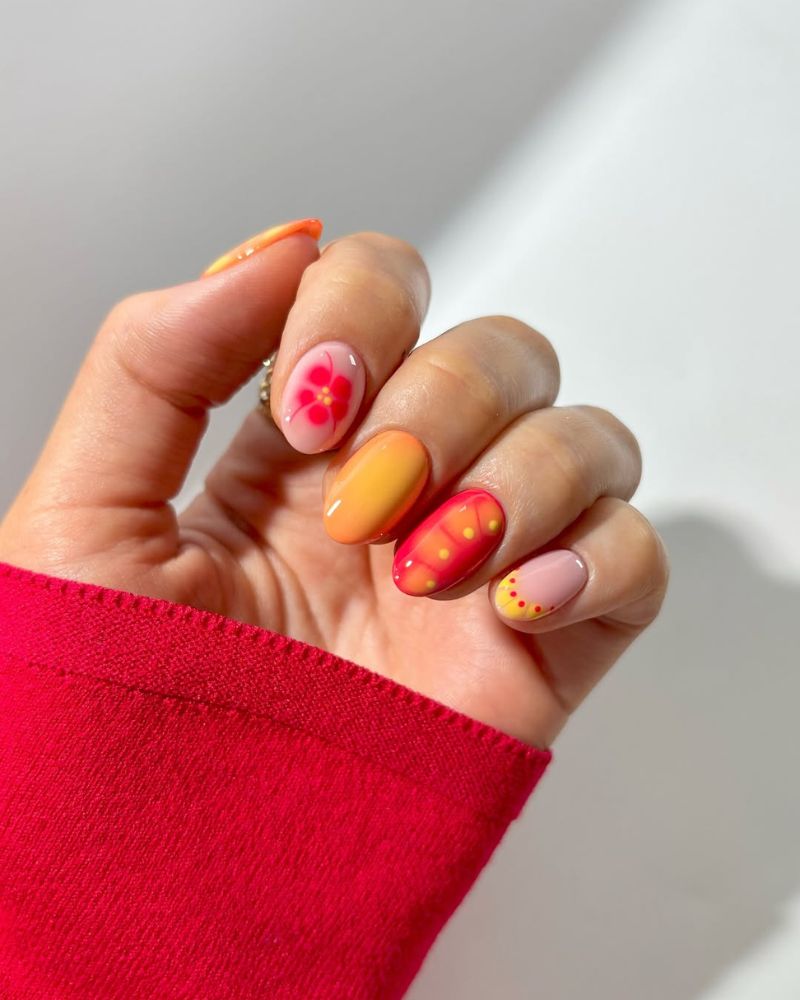 design d’ongles coucher de soleil avec rouge et orange, manucure d'été classe