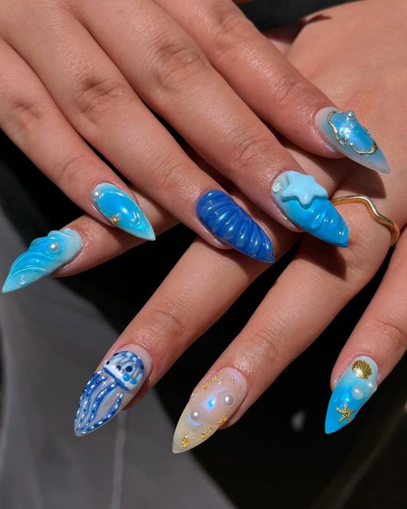 ongles stilettos bleus, ongles d’été, nail art océan