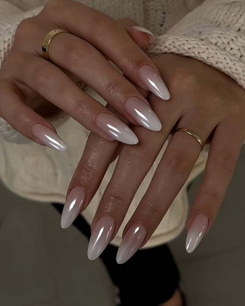 nail art français ombré blanc sur manucure amande