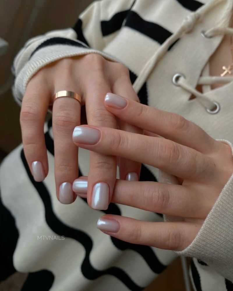 ongles courts, ongles chrome blanc, ongles simples