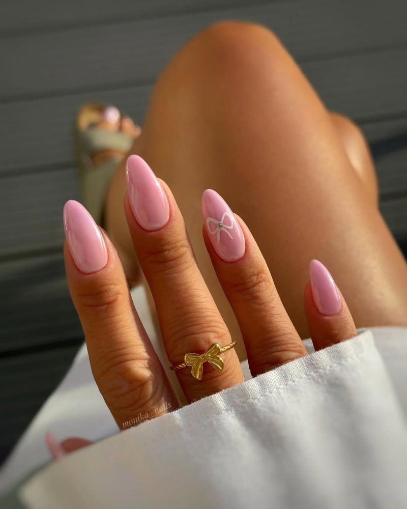 ongles rose clair, ongles amande