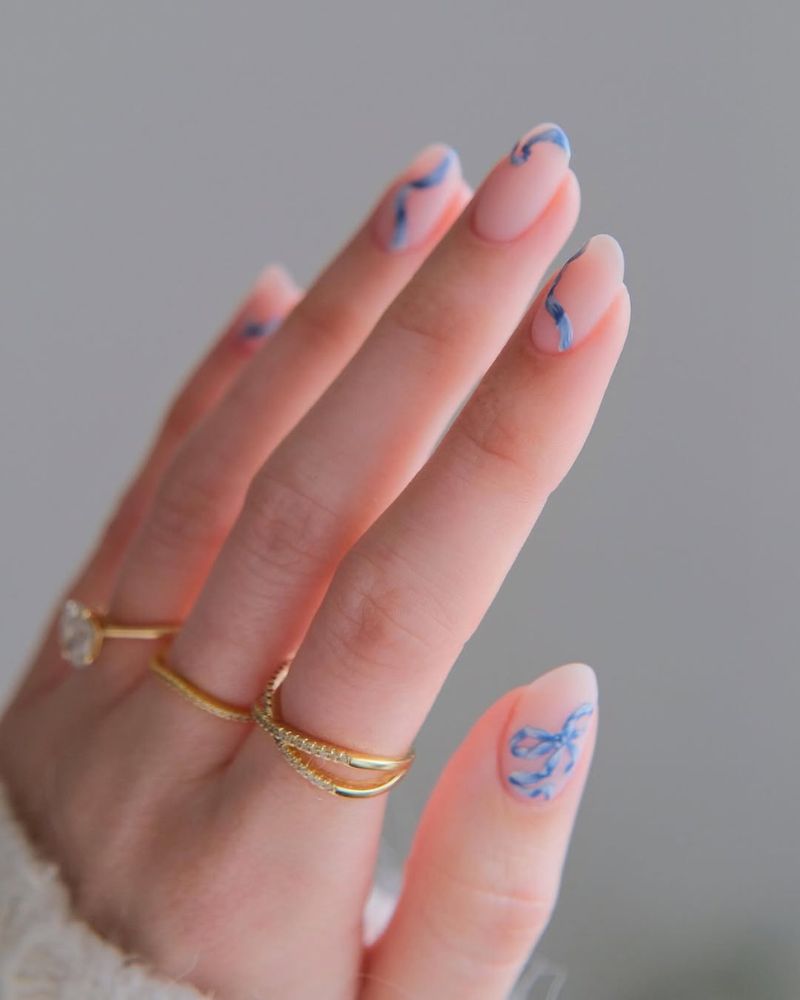 nail art nœud, ongles mats, nœuds bleus