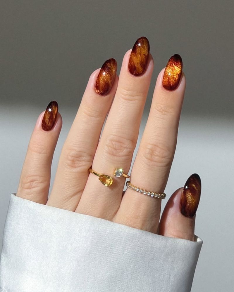 design marbre œil de chat doré pour l'hiver