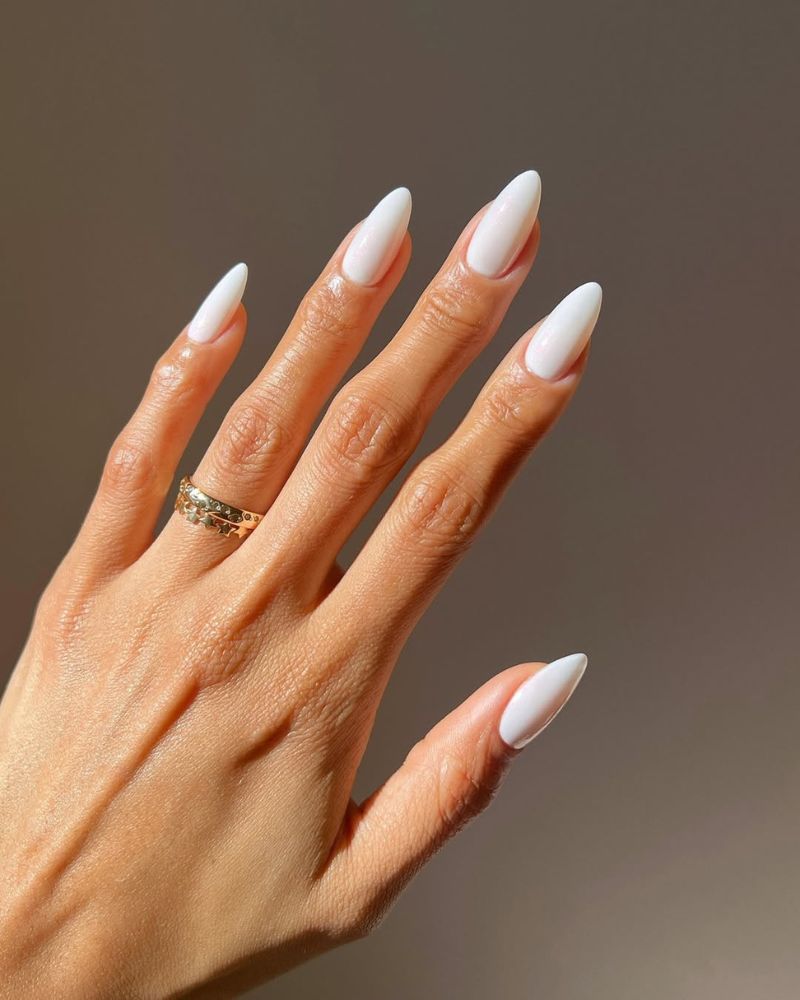 ongles savon blanc laiteux pour manucure coquette