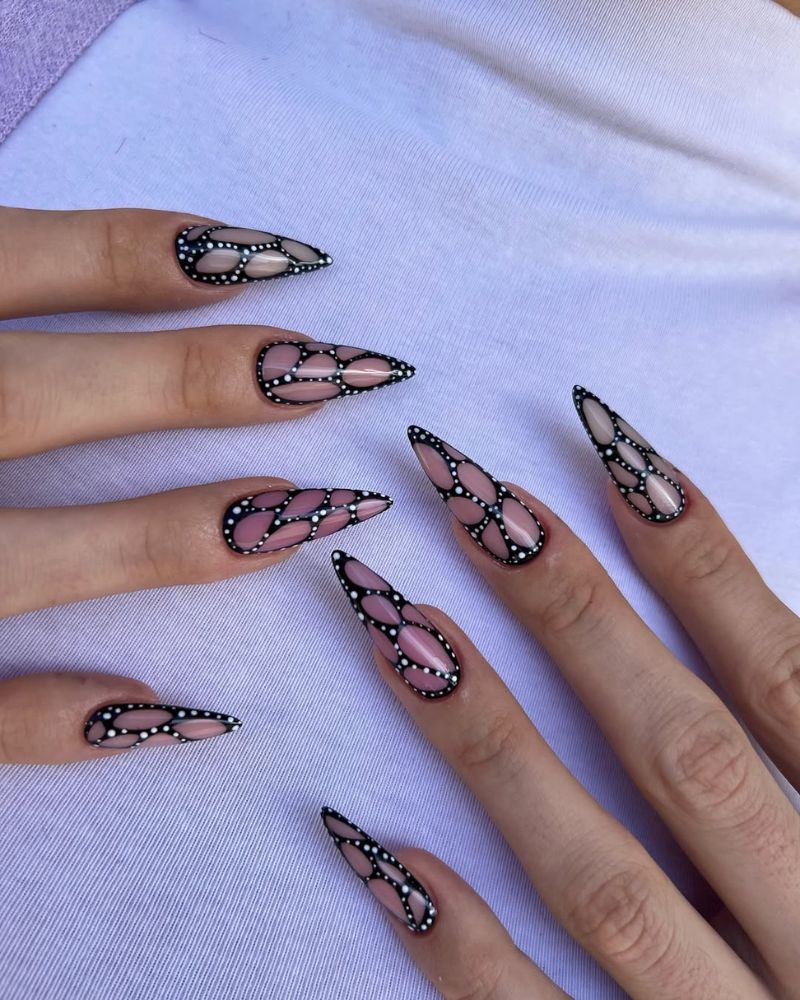ongles stiletto, nail art papillon