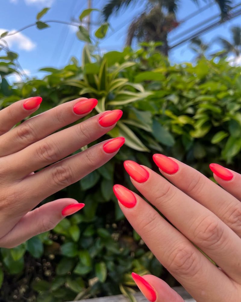 design ongles orange, nail art aura