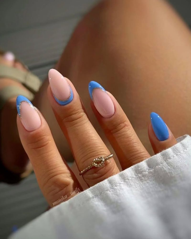 extrémités french bleues, nail art bleu clair