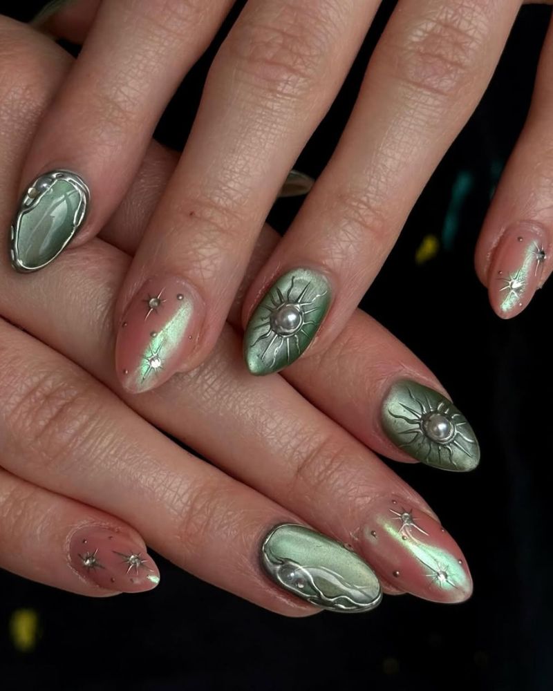 ongles velours verts pour l’hiver avec nail art argenté