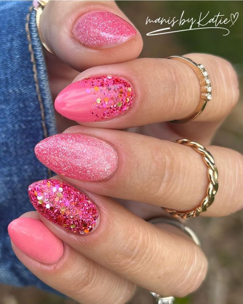 ongles roses scintillants
ongles roses
design d'ongles roses