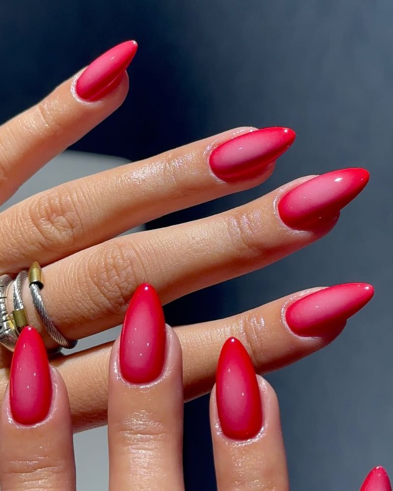 ongles aura roses, ongles roses avec un design