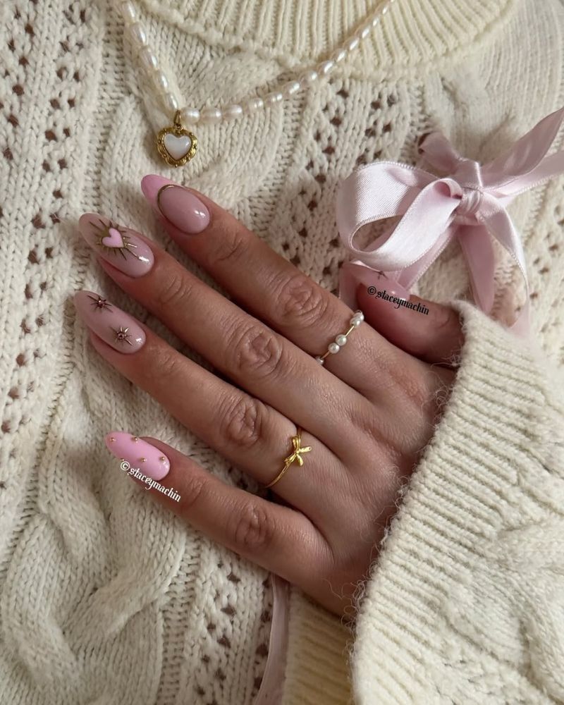 ongles roses avec design, ongles roses élégants