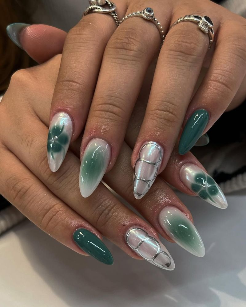 ongles chrome, ongles verts foncés, nail art argenté