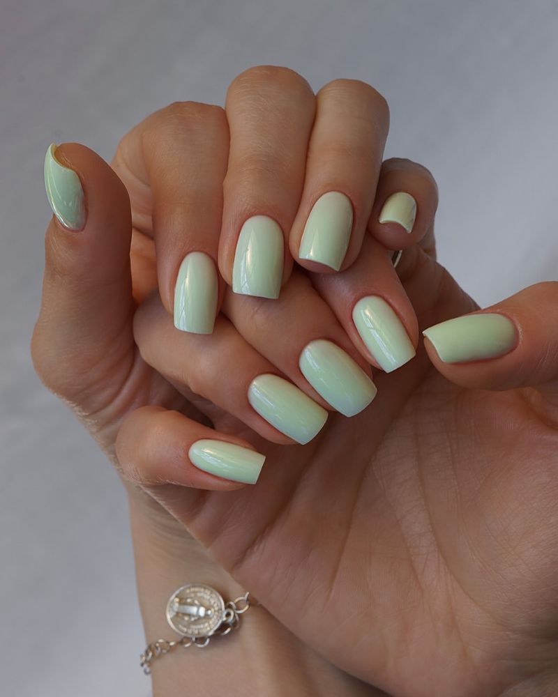 ongles vert menthe, manucure gel