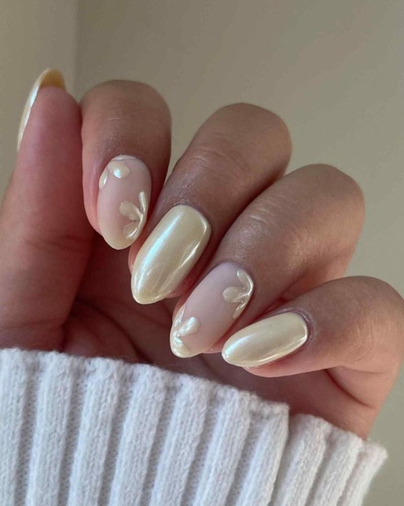 ongles chrome butter, nail art floral, ongles chics