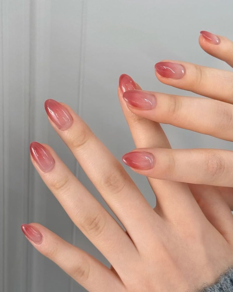 manucure k-style ombrée rouge pour ongles courts