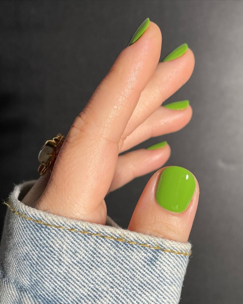 ongles courts, ongles verts simples