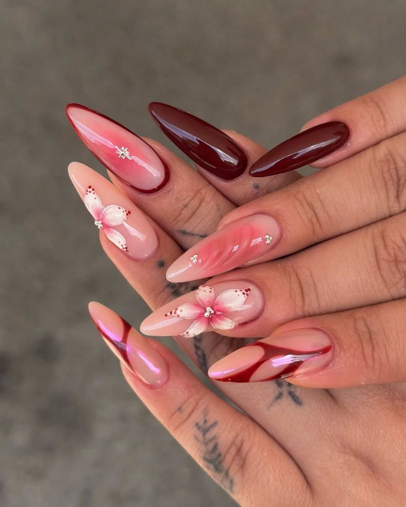 ongles amande longs avec design bordeaux et fleurs 3D