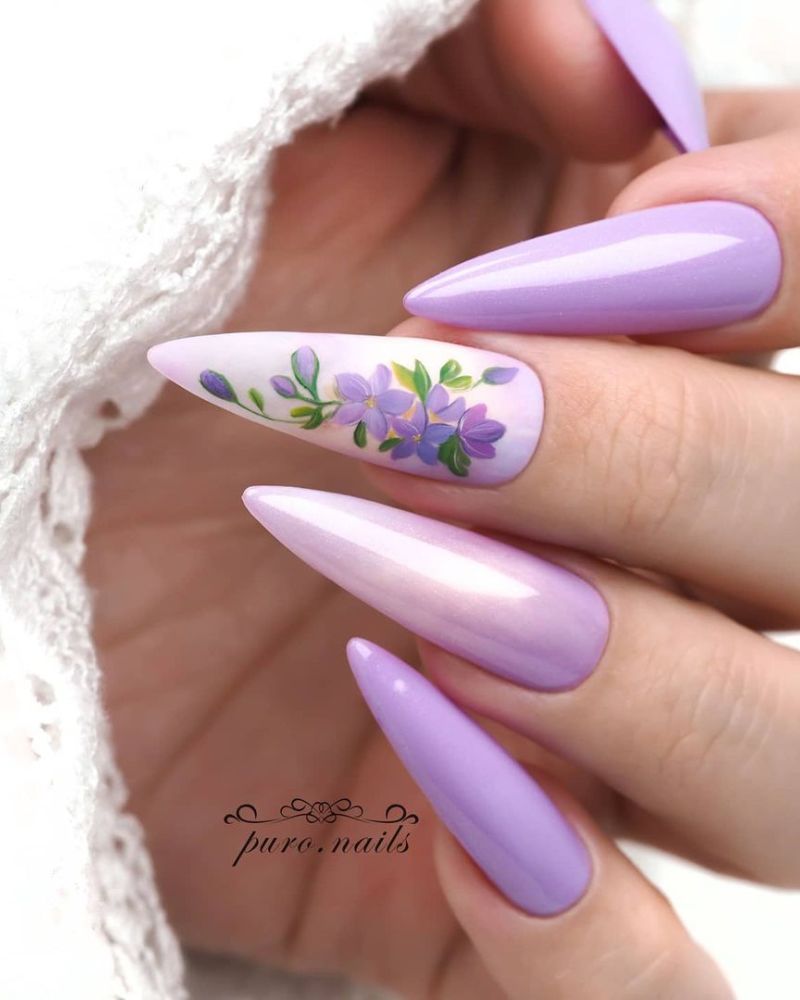 ongles violet clair avec design
ongles acryliques violet clair