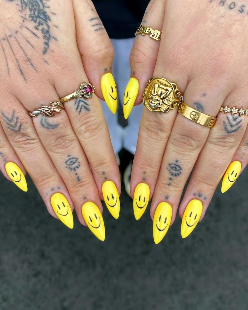 ongles smiley, ongles jaunes