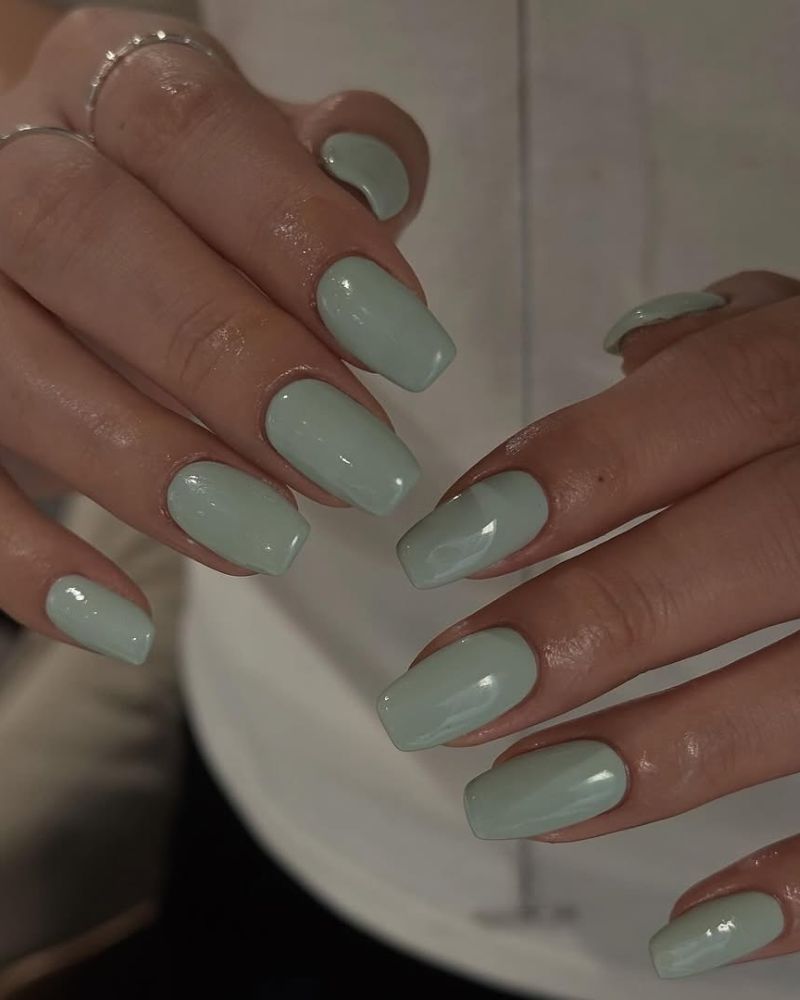 ongles été chrome bleu clair