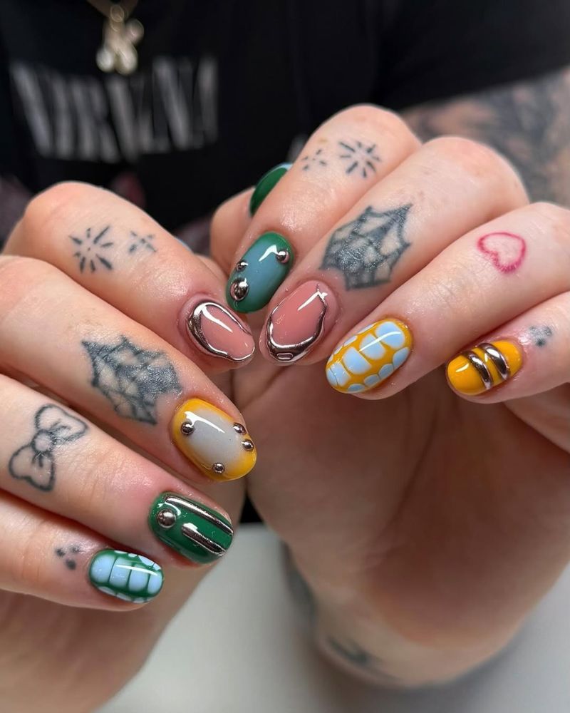 ongles jaunes et verts d’automne sur base courte