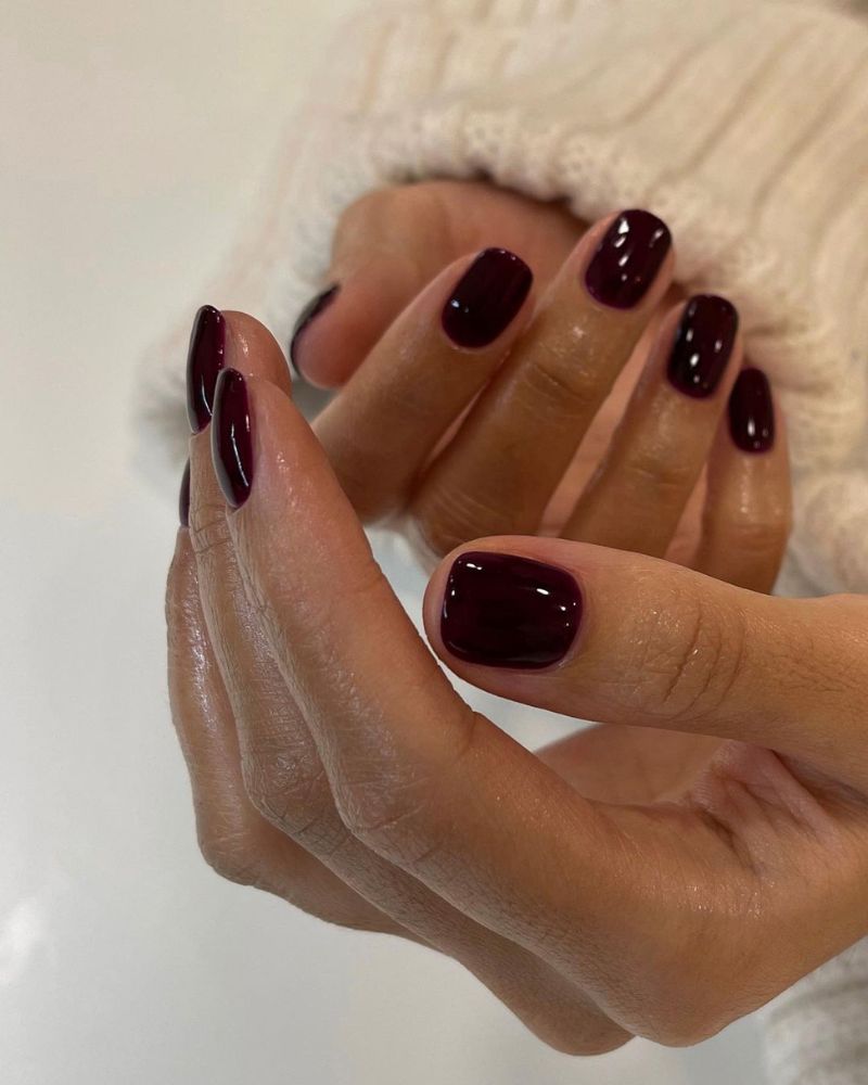 ongles rouge foncé, ongles d’automne