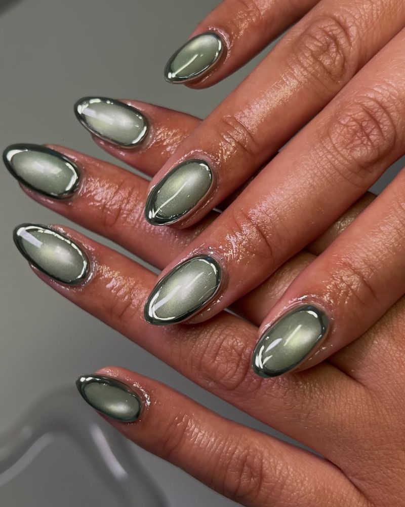 ongles vert œil de chat avec encadrements argentés